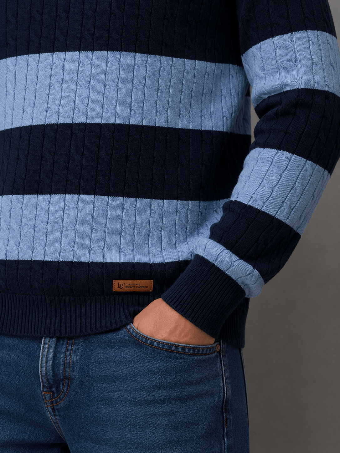 Sweater Modelo Cuello Redondo C/ Ochos Celeste Marino C/Raya Celeste Hombre — imagen 4